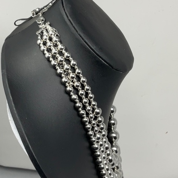 NWOT opulent 3 strand silver tone graduated shiny bead necklace - Picture 3 of 5